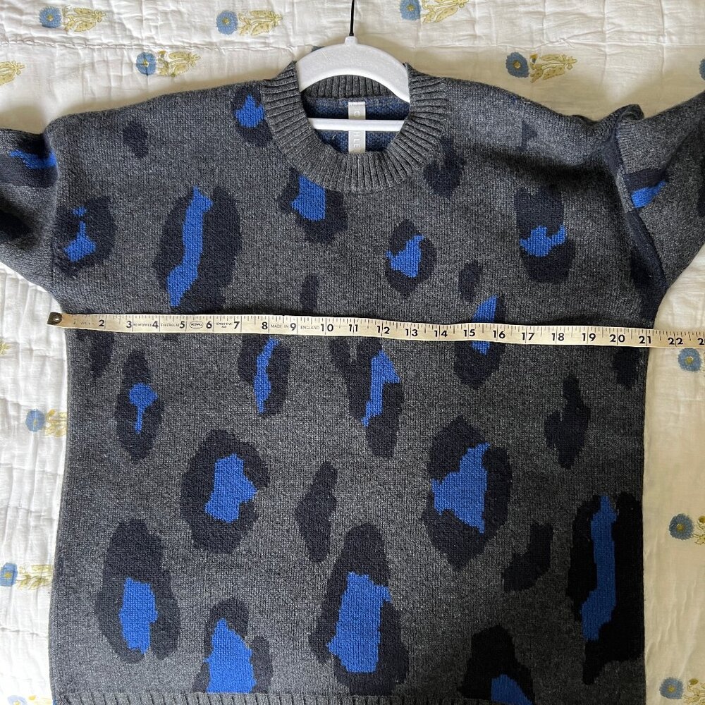 Sweater - Picture 3 of 6